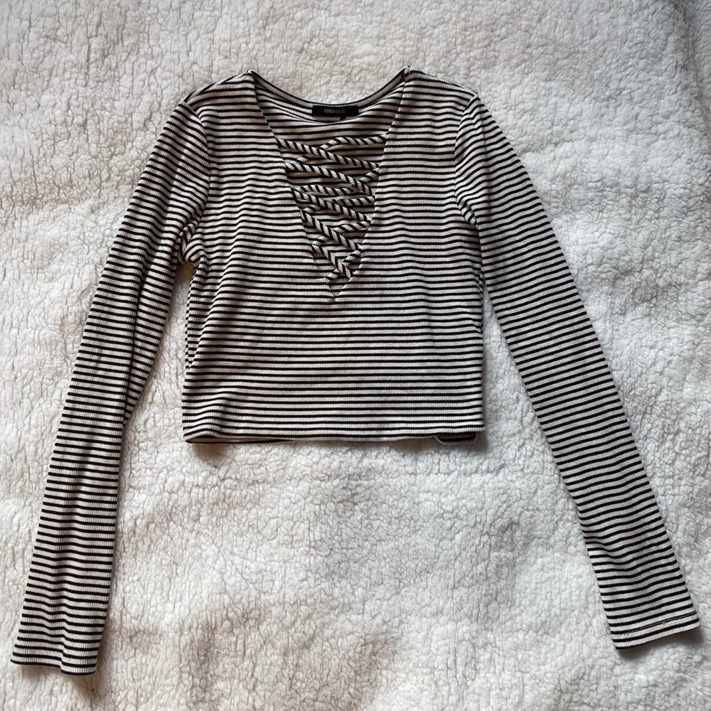 💕 Black and White Striped Forever 21 Crop Top